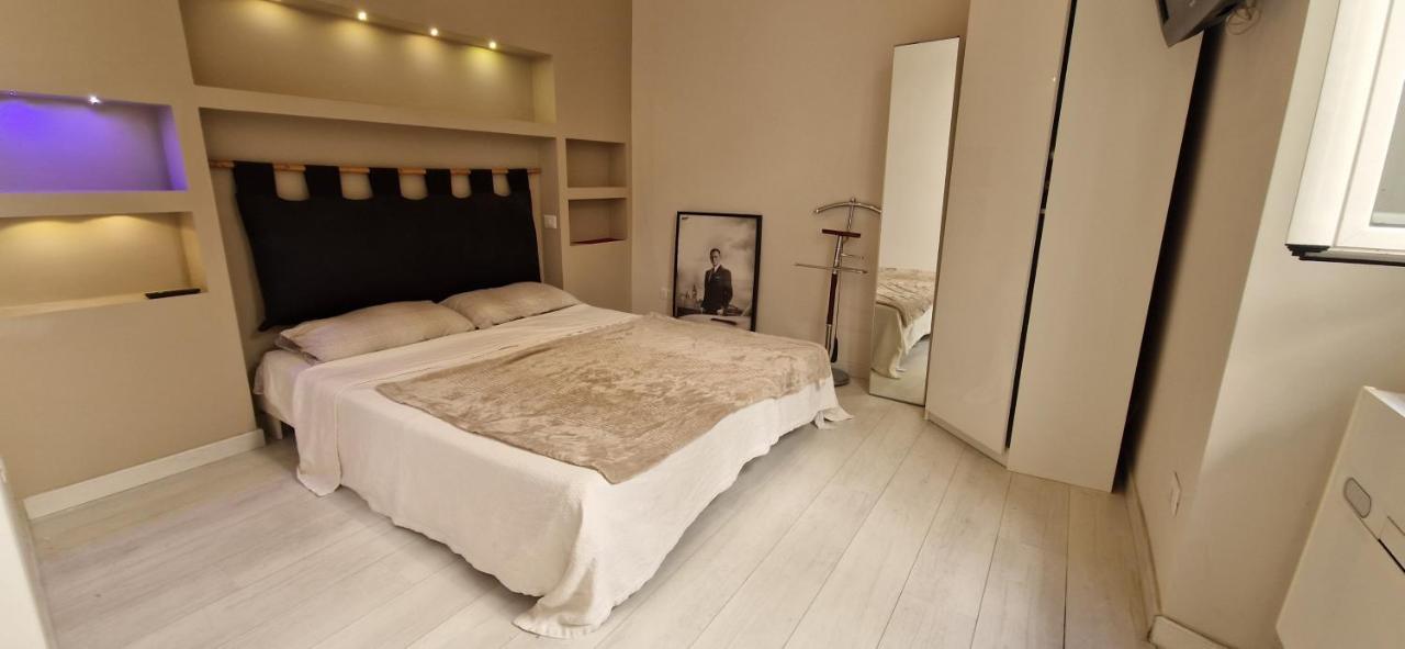 Savelli Apartment Old Town - Near Navona Place Rome Bagian luar foto